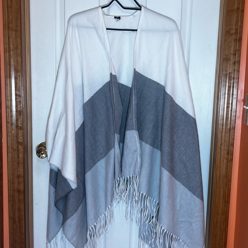 Elegant Gray and White Fringed Wrap